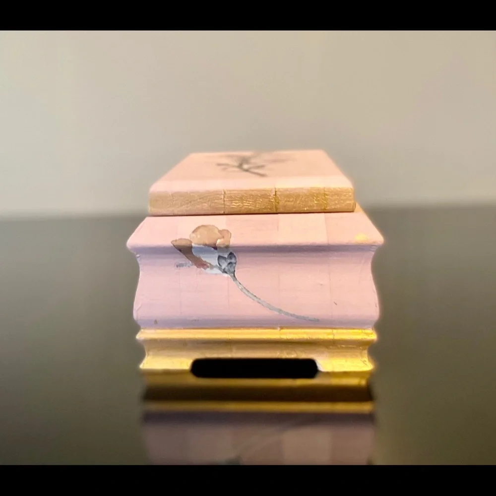 Hand painted vintage keepsake box, floral decor. - Picture 4 of 9